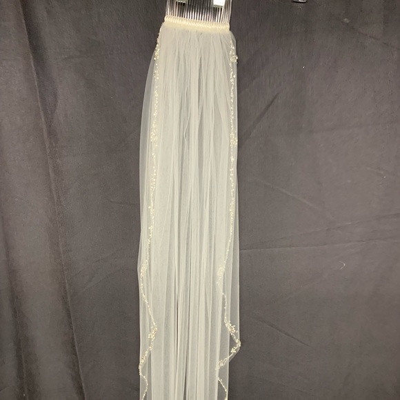 Wedding veil with crystal detail - Picture 1 of 7